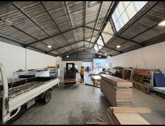 331M² WAREHOUSE TO LET IN GANTS PLAZA